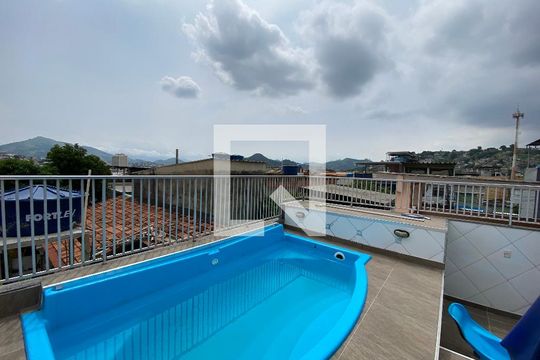 Piscina de casa à venda com 4 quartos, 120m² em Inhaúma, Rio de Janeiro