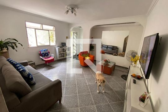 Sala de casa à venda com 4 quartos, 120m² em Inhaúma, Rio de Janeiro