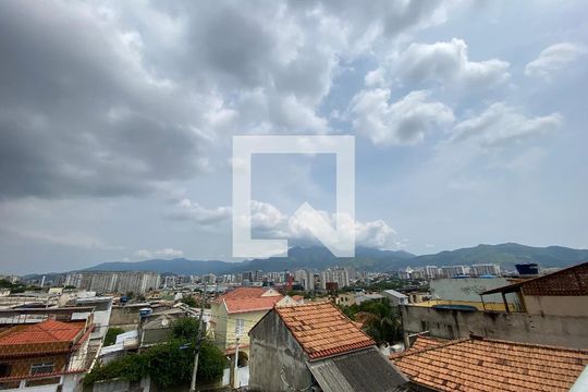 Vista de casa à venda com 4 quartos, 120m² em Inhaúma, Rio de Janeiro