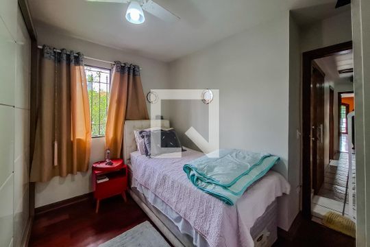 Quarto 3 de casa à venda com 4 quartos, 200m² em Bosque da Saúde, São Paulo