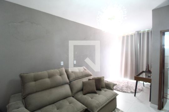 Sala 2 de casa para alugar com 5 quartos, 270m² em Novo Mundo, Uberlândia