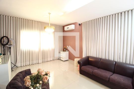 Sala de casa para alugar com 5 quartos, 270m² em Novo Mundo, Uberlândia