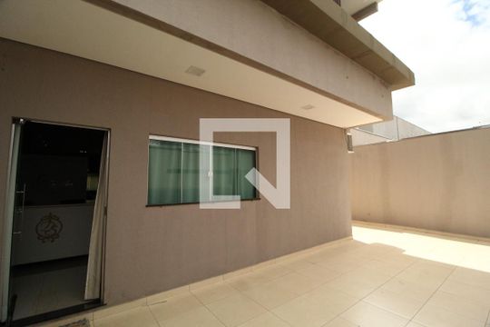 Área Externa de casa para alugar com 5 quartos, 270m² em Novo Mundo, Uberlândia