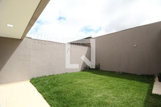 Quintal de casa para alugar com 5 quartos, 270m² em Novo Mundo, Uberlândia