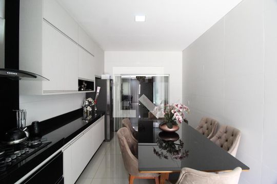 Cozinha de casa para alugar com 5 quartos, 270m² em Novo Mundo, Uberlândia