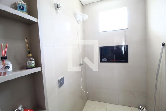 Banheiro do Quarto  de casa para alugar com 5 quartos, 270m² em Novo Mundo, Uberlândia