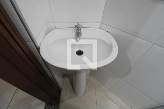 Banheiro de kitnet/studio para alugar com 1 quarto, 30m² em Cidade Universitária, Campinas