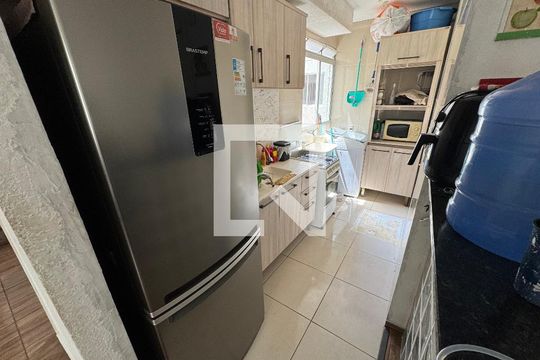 Cozinha de apartamento para alugar com 2 quartos, 44m² em Santos Dumont, São Leopoldo