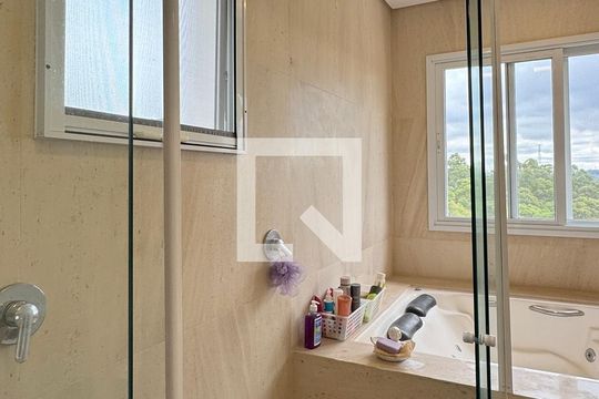 Banheiro da Suíte 1 de casa de condomínio à venda com 4 quartos, 510m² em Tamboré, Santana de Parnaíba