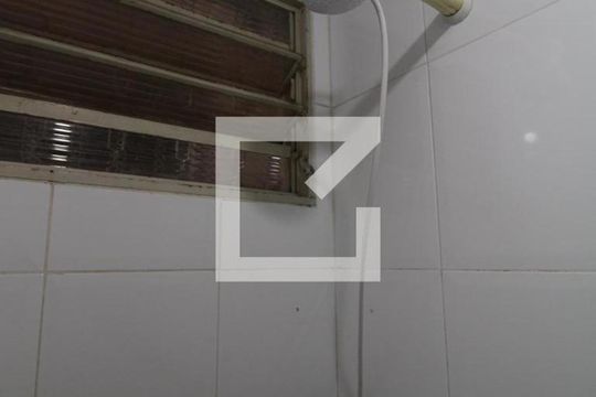Banheiro de kitnet/studio para alugar com 1 quarto, 30m² em Cidade Universitária, Campinas
