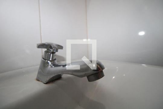 Banheiro de kitnet/studio para alugar com 1 quarto, 30m² em Cidade Universitária, Campinas