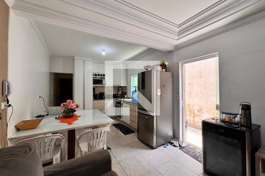 Sala de casa à venda com 3 quartos, 250m² em Parque Capuava, Santo André