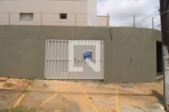 Fachada e Placa de kitnet/studio para alugar com 1 quarto, 36m² em Cidade Universitária, Campinas