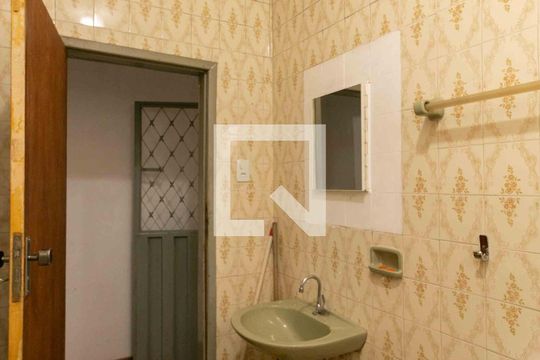 Banheiro de casa à venda com 2 quartos, 80m² em São Salvador, Belo Horizonte