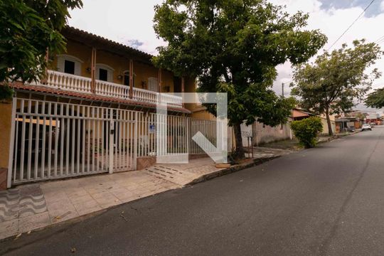 Fachada de casa à venda com 2 quartos, 80m² em São Salvador, Belo Horizonte