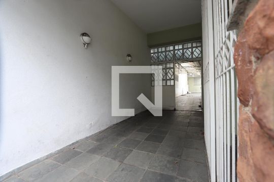 Garagem de casa para alugar com 3 quartos, 278m² em Aclimação, São Paulo