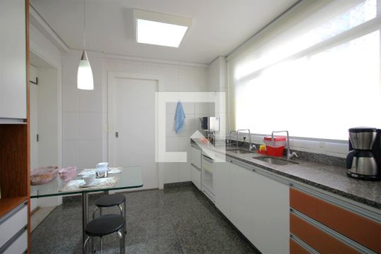 Cozinha de apartamento à venda com 4 quartos, 180m² em Buritis, Belo Horizonte