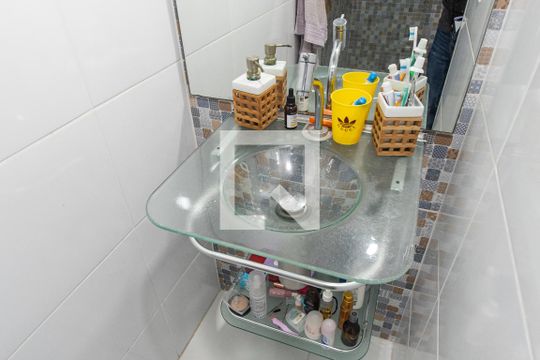 Banheiro de apartamento à venda com 3 quartos, 72m² em Cambuci, São Paulo