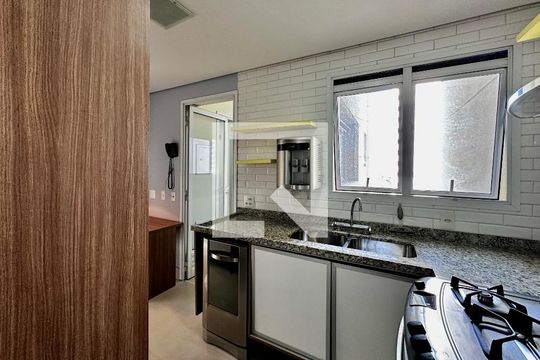 Cozinha de apartamento para alugar com 3 quartos, 117m² em Santo Amaro, São Paulo