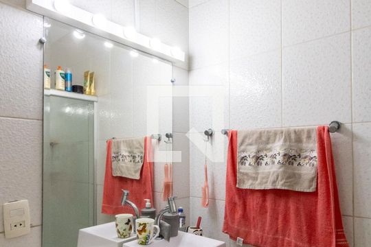 Banheiro de casa à venda com 3 quartos, 120m² em Jardim Santa Mena, Guarulhos