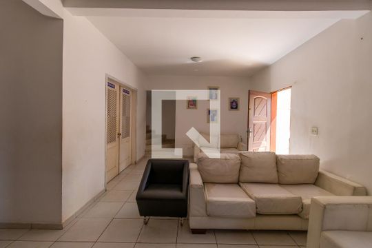 Sala de casa para alugar com 5 quartos, 420m² em Vila Santo Antônio, Cotia