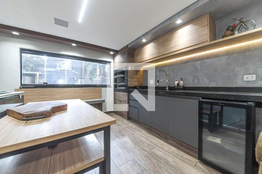 Sala de casa à venda com 3 quartos, 135m² em Bosque da Saúde, São Paulo