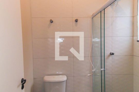 Banheiro de casa de condomínio para alugar com 1 quarto, 38m² em Chácara Mafalda, São Paulo