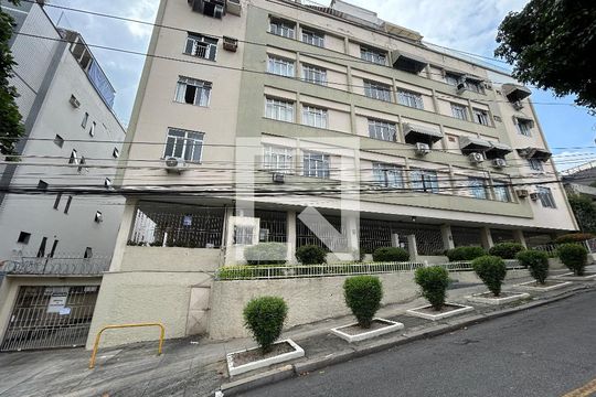 Fachada + plaquinha de apartamento para alugar com 3 quartos, 75m² em Cachambi, Rio de Janeiro
