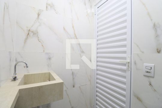 Banheiro de kitnet/studio para alugar com 1 quarto, 35m² em Vila Romana, São Paulo
