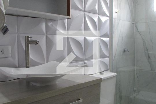Banheiro de apartamento para alugar com 1 quarto, 32m² em Jardim Ivana, São Paulo