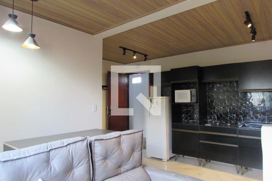 Sala de apartamento para alugar com 1 quarto, 32m² em Jardim Ivana, São Paulo