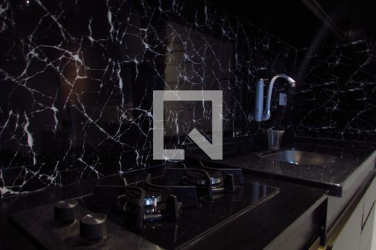 Cozinha de apartamento para alugar com 1 quarto, 32m² em Jardim Ivana, São Paulo