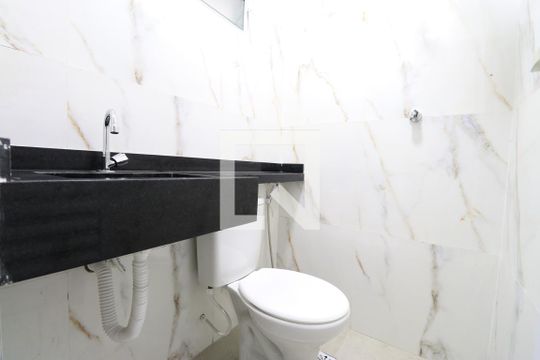 Banheiro de kitnet/studio para alugar com 1 quarto, 18m² em Vila Romana, São Paulo