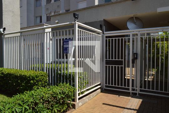 Fachada + Plaquinha de apartamento à venda com 2 quartos, 45m² em Cambuci, São Paulo