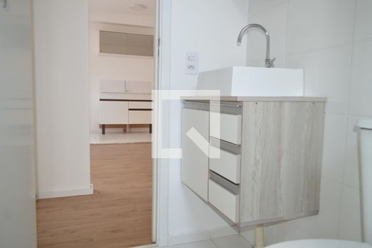 Banheiro de apartamento à venda com 2 quartos, 45m² em Cambuci, São Paulo