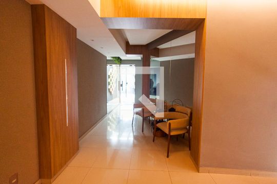Hall de apartamento para alugar com 3 quartos, 97m² em Saraiva, Uberlândia