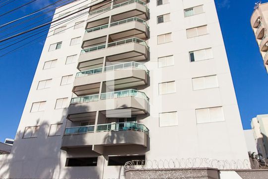 Fachada de apartamento para alugar com 3 quartos, 97m² em Saraiva, Uberlândia