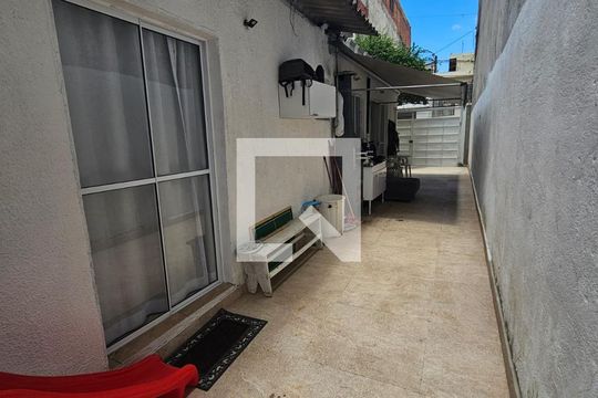 Quintal de casa à venda com 2 quartos, 125m² em Santa Maria, Osasco