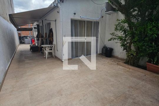 Quintal de casa à venda com 2 quartos, 125m² em Santa Maria, Osasco