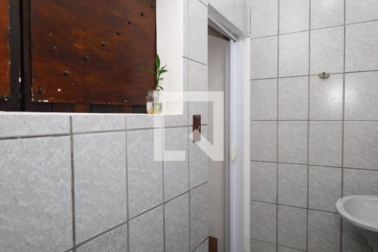 Edícula - Banheiro de casa à venda com 2 quartos, 200m² em Parada Xv de Novembro, São Paulo