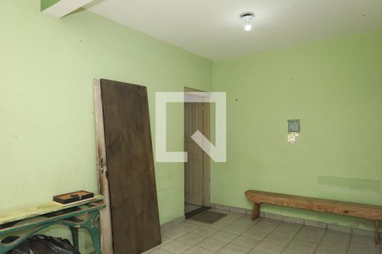 Quintal de casa à venda com 2 quartos, 200m² em Parada Xv de Novembro, São Paulo