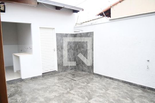 Quintal de casa para alugar com 4 quartos, 320m² em Saraiva, Uberlândia