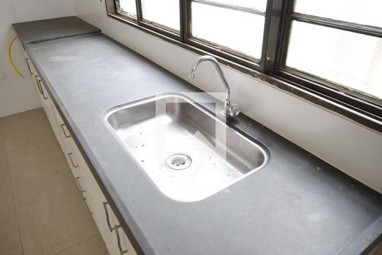 Cozinha de casa para alugar com 4 quartos, 320m² em Saraiva, Uberlândia