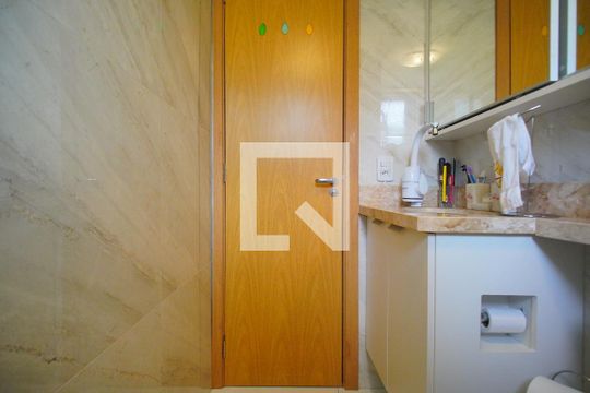 Banheiro de apartamento à venda com 2 quartos, 51m² em Industrial, Novo Hamburgo