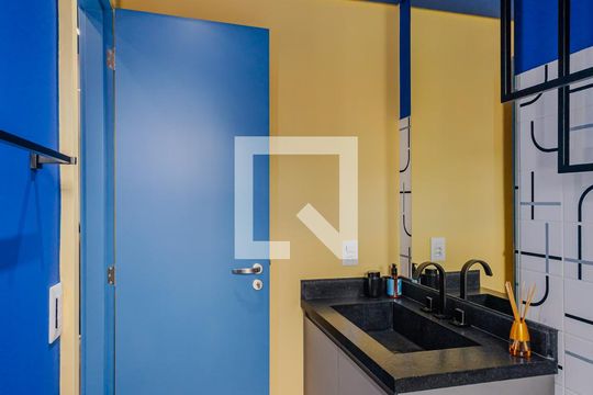Banheiro de apartamento à venda com 2 quartos, 76m² em Vila Anglo Brasileira, São Paulo