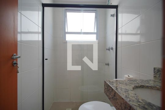 Banheiro de apartamento à venda com 2 quartos, 50m² em Vila Rosa, Novo Hamburgo