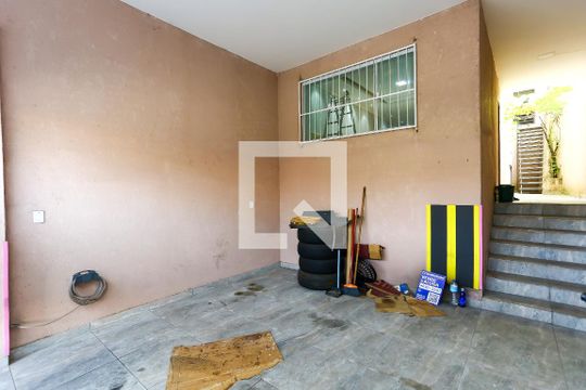 Garagem de casa à venda com 3 quartos, 296m² em Parque Pinheiros, Taboão da Serra