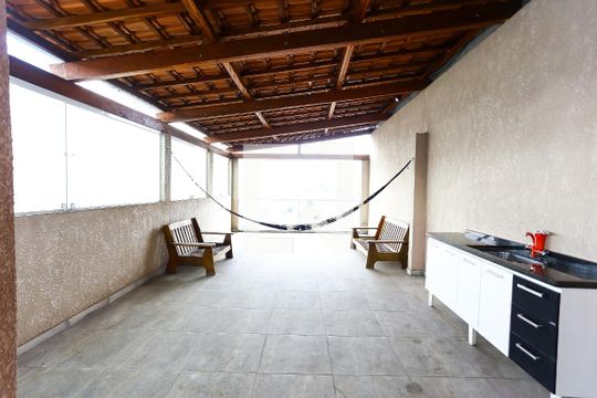 varanda/ lage de casa à venda com 3 quartos, 296m² em Parque Pinheiros, Taboão da Serra