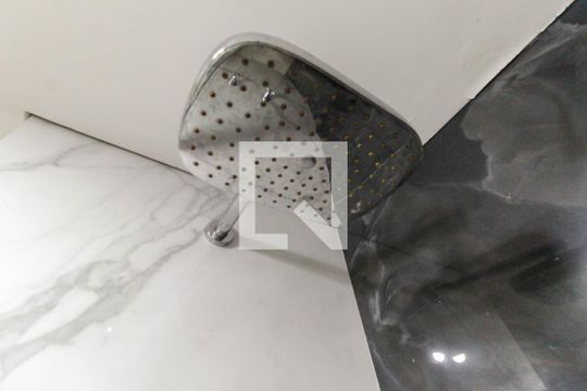 Banheiro de apartamento à venda com 2 quartos, 42m² em Vila Carmosina, São Paulo