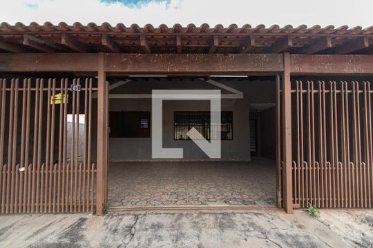 Garagem de casa para alugar com 8 quartos, 250m² em Jardim Maria do Carmo, Sorocaba
